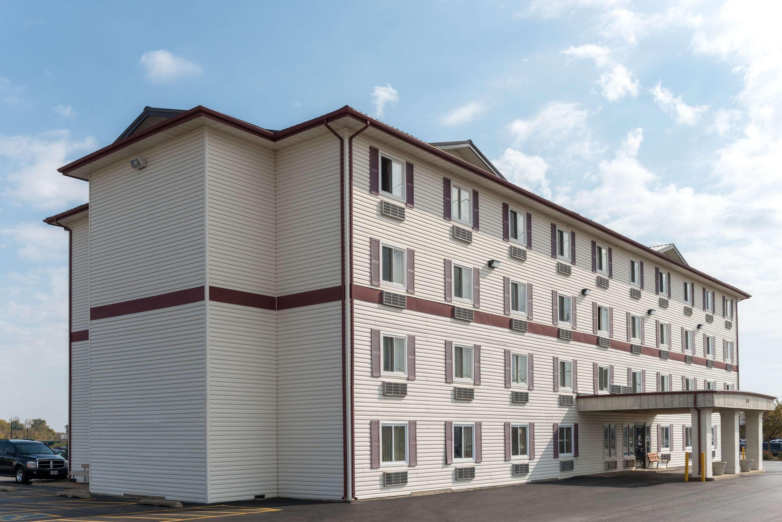 Hotel Super 8 By Wyndham East