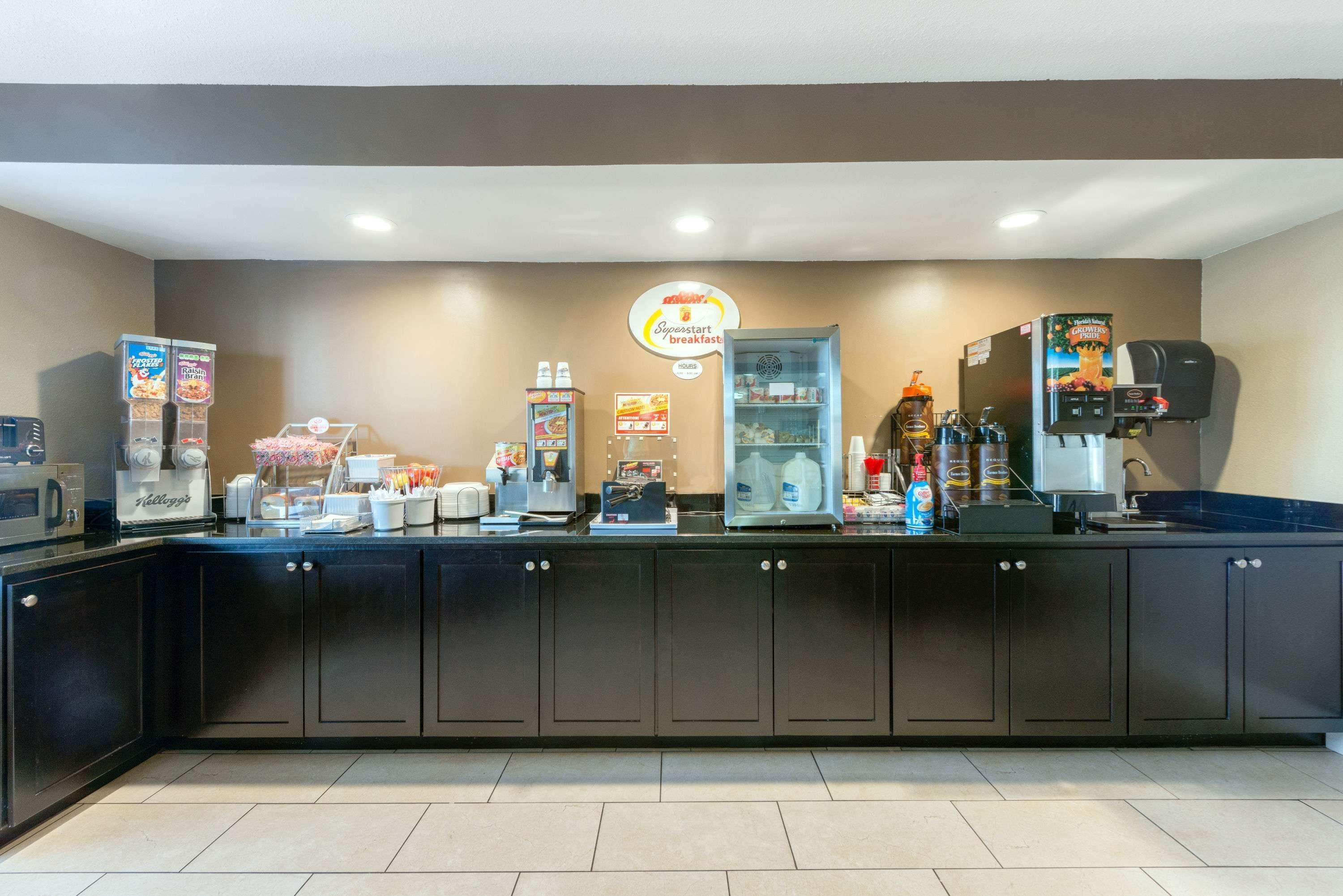 Super 8 By Wyndham East Hotel Springfield