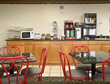 Super 8 By Wyndham East Hotel